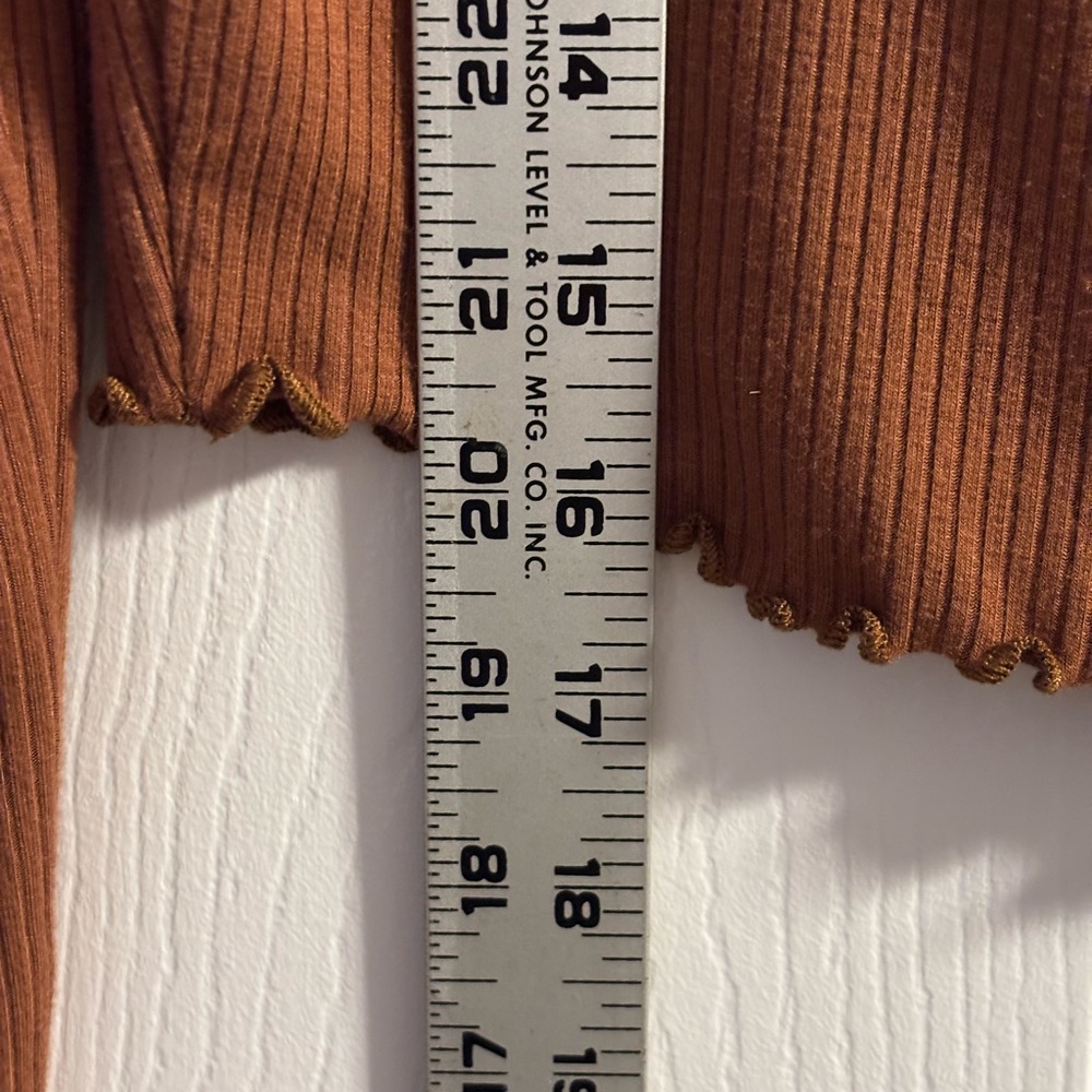 Bozzolo Rust Ribbed Crop Top - Picture 4 of 4